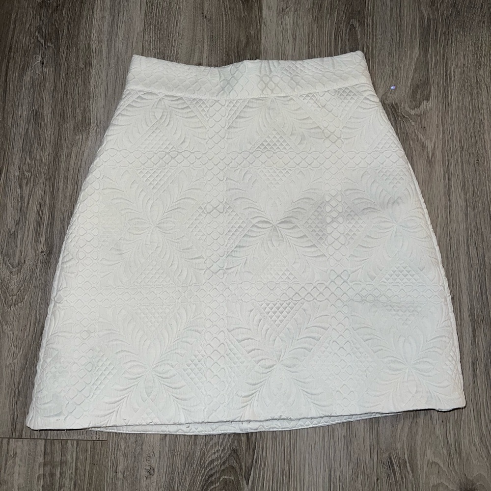 Elegant White Textured Skirt